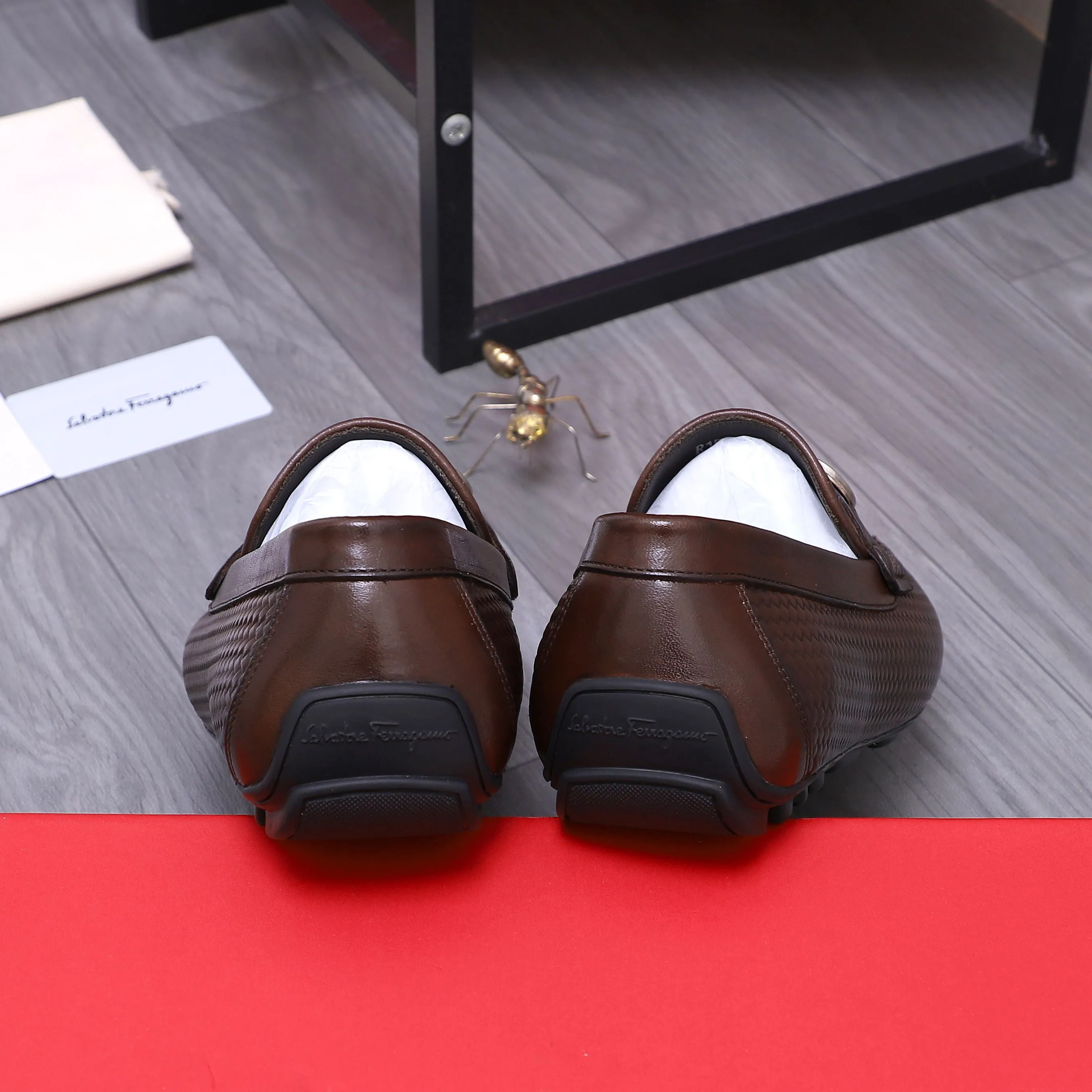 Men's shoes 💰480 Product trademark: Ferragamo "Ferragamo" casual slip-on shoes Regular size: 38-45 (45 is custom-made and non-returnable) Product materials: Selected first-layer embossed cowhide upper, cowhide lining, rubber outsole